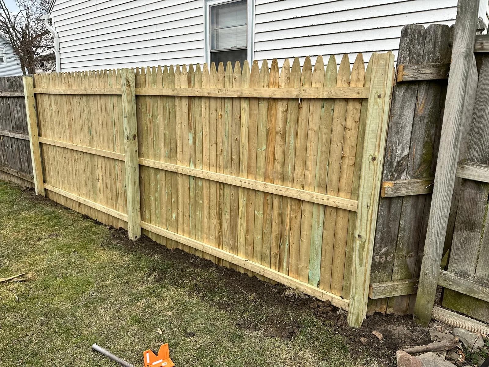 Long cedar picket fence run — Buffalo NY